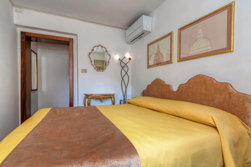 Postel nebo postele na pokoji v ubytování Hotel Casa Boccassini