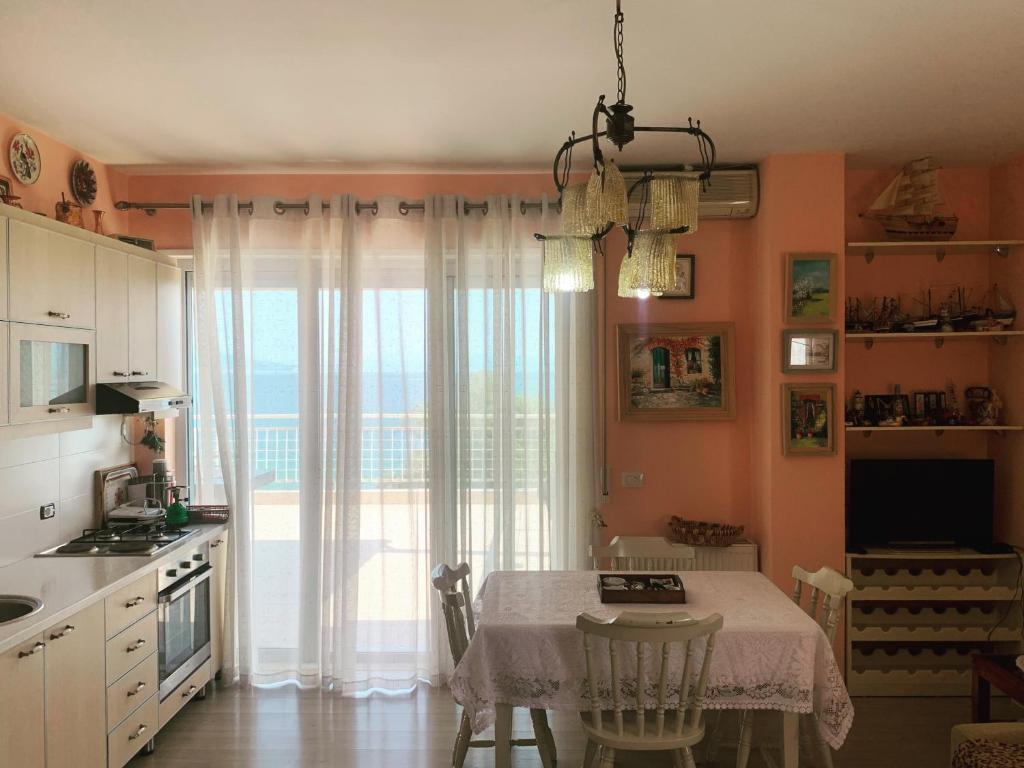 Lake view apartment - Image 1