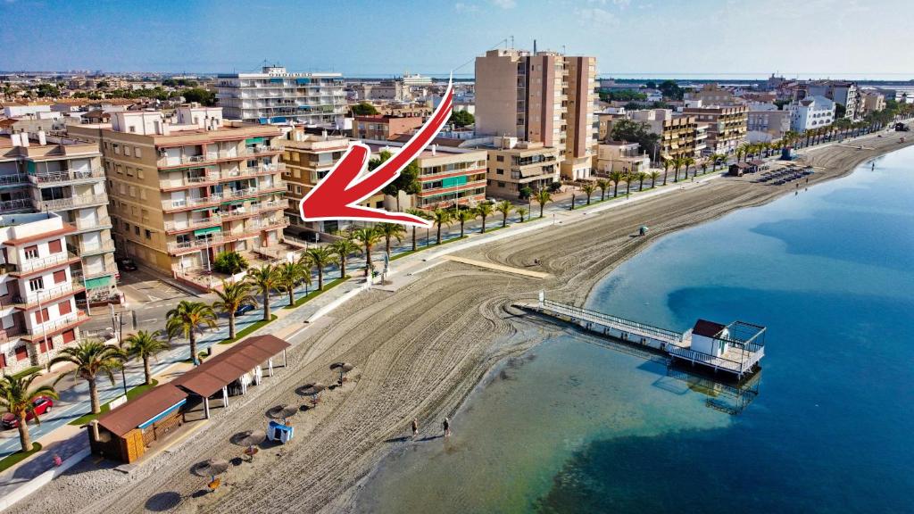 una vista aérea de una playa junto al agua en Sea & Beach view in Lo Pagán on boulevard and more VDE-097, en San Pedro del Pinatar