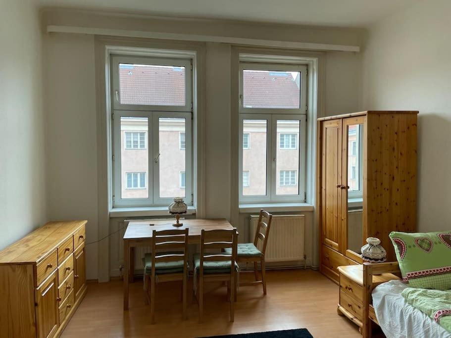 Fancy vintage studio apartment, Vienna (updated prices 2024)
