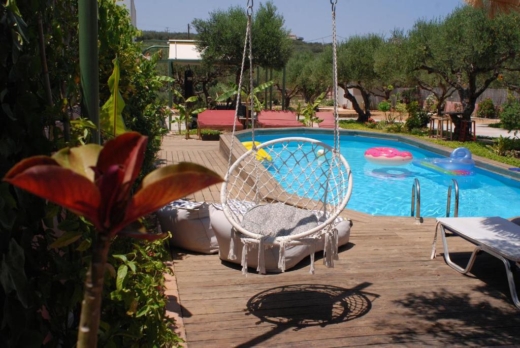 Bazén v ubytování Gouves Garden Hersonisos Heraklion nebo v jeho okolí