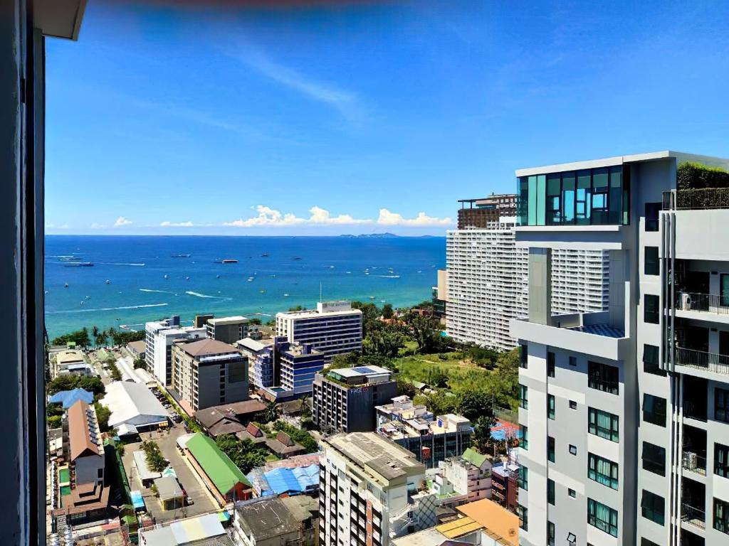 Central Pattaya Condo With A Beautiful View - One-Bedroom Apartment