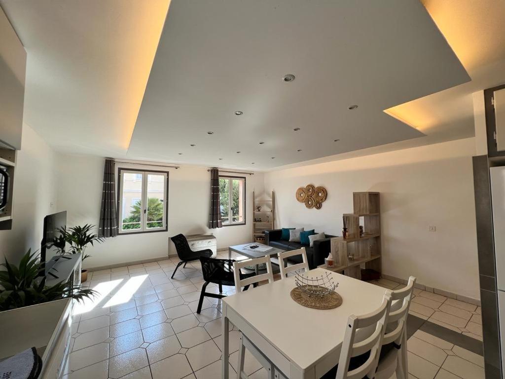 a living room with a table and chairs at Maison de village chez Audrey in Ramatuelle