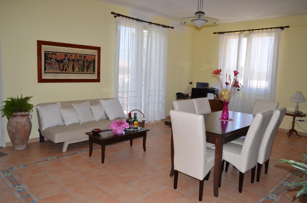 Posezení v ubytování Ansise Guest House