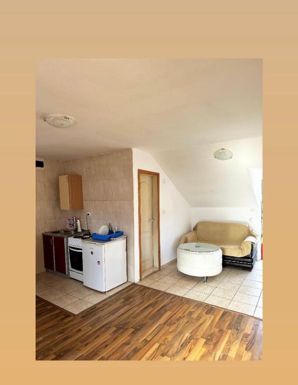 Kuchyň nebo kuchyňský kout v ubytování Apartmani Zelenika