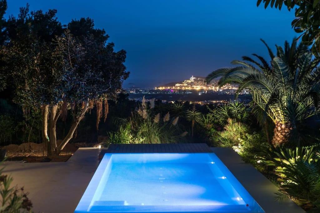 Mordern Villa - Sea view - Near Eivissa old town, Can Furnet ...