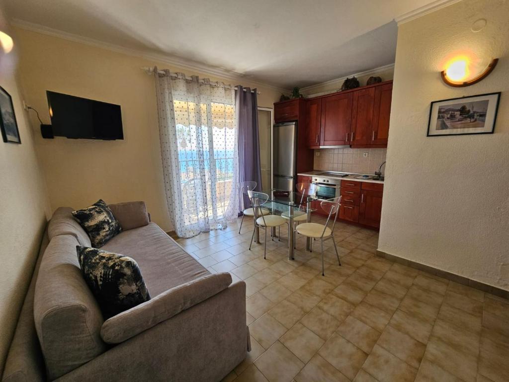 A television and/or entertainment centre at Corfu Glyfada Beach Apartment 40