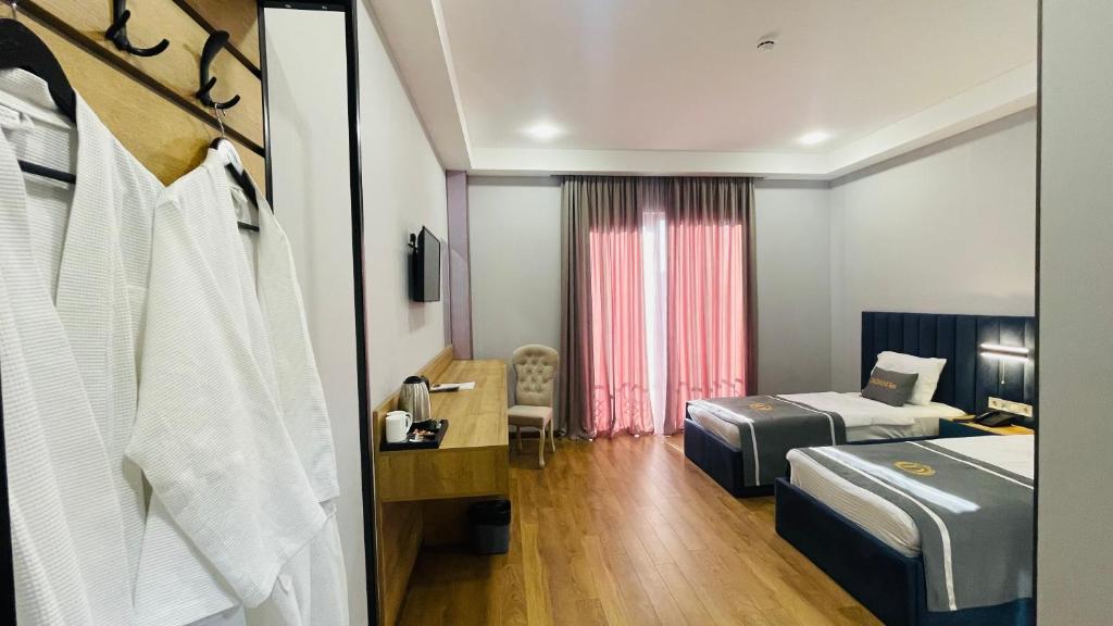 Postel nebo postele na pokoji v ubytování DADIANI Inn