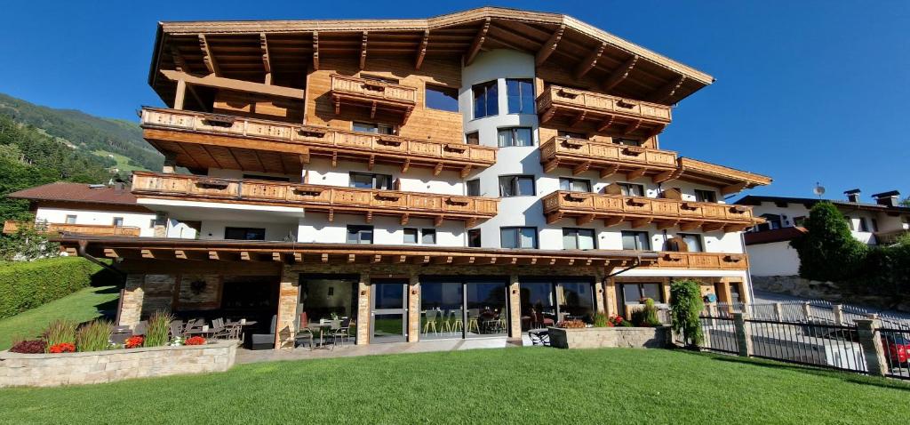 ホテルから撮影された、または一般的な山の景色