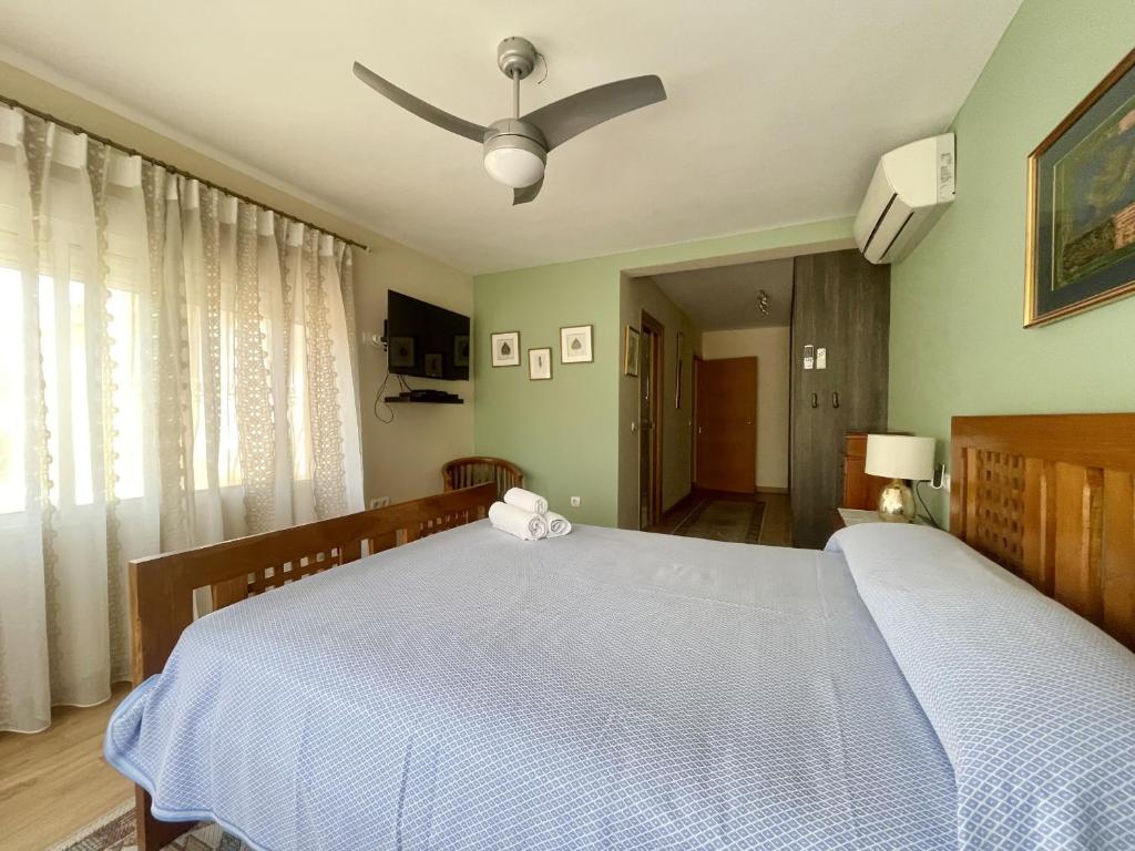 Postel nebo postele na pokoji v ubytování Villa Benidorm Levante Beach Blueline