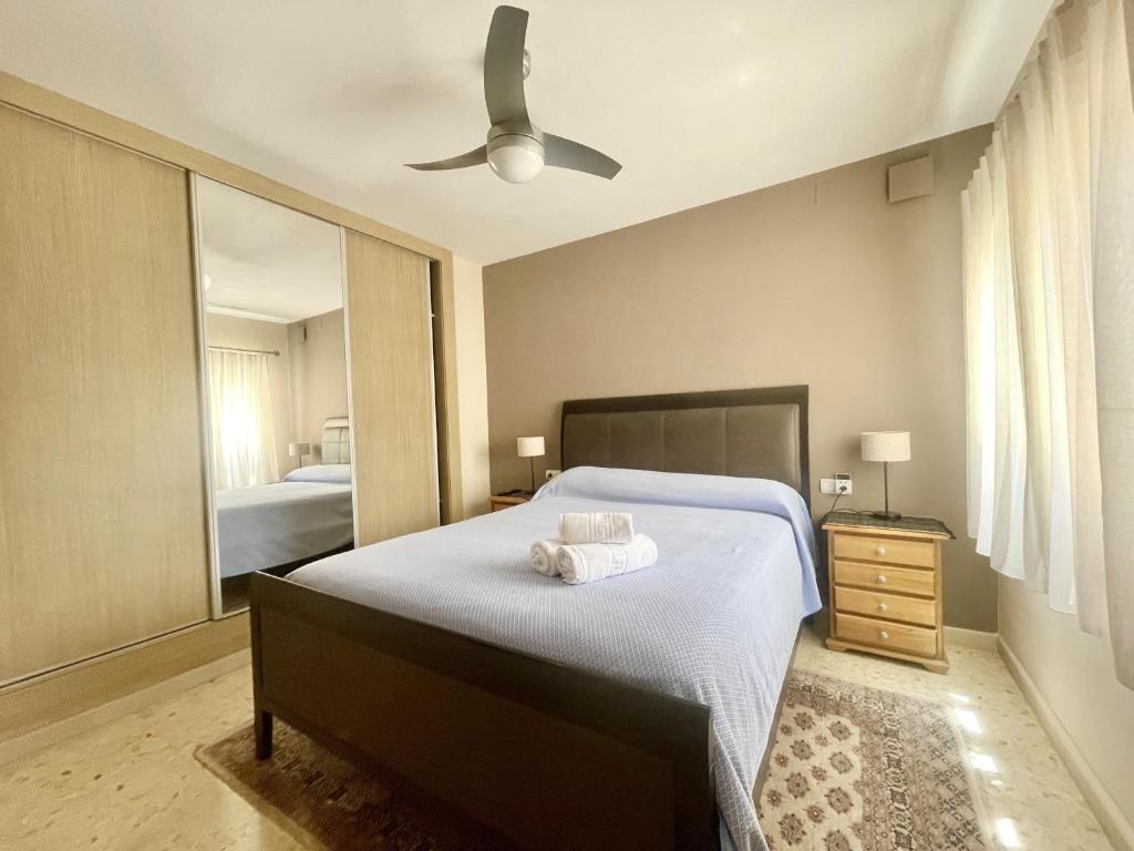 Postel nebo postele na pokoji v ubytování Villa Benidorm Levante Beach Blueline