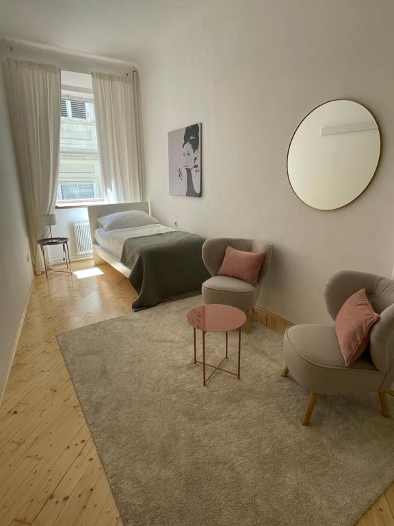 a living room with a bed and a mirror at Apartment Zum Dom in Graz