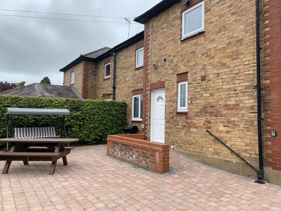 Morpeth Farm cottage (free access to farm park), Stannington (updated