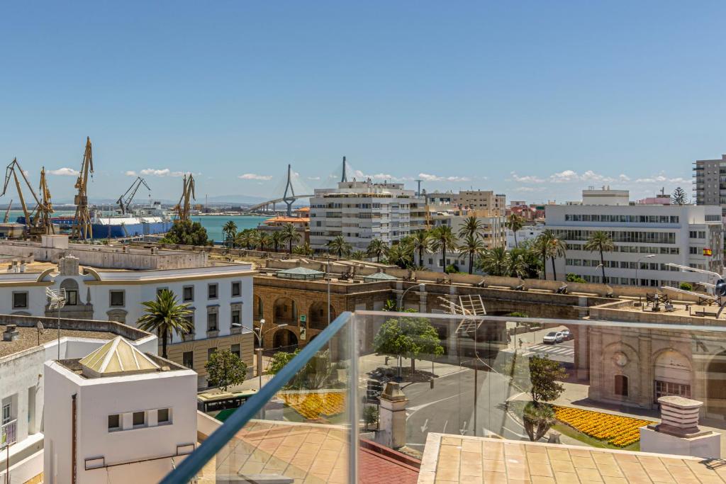 Nespecifikovaný výhled na destinaci Cádiz nebo výhled na město při pohledu z apartmánu
