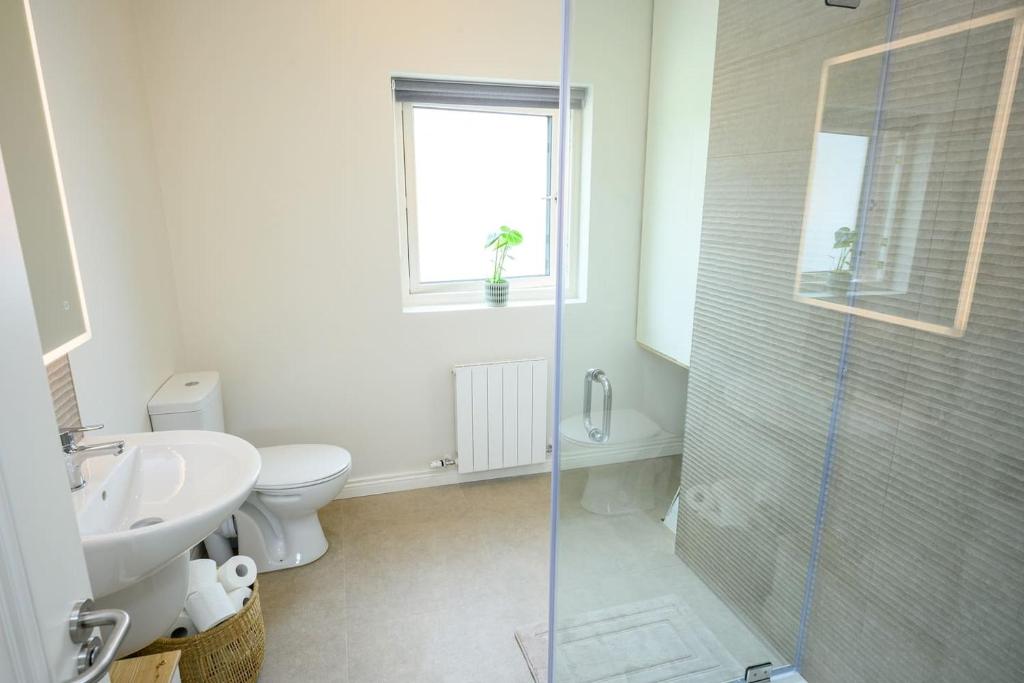 Koupelna v ubytování Killarney Old School Road sleeps 6