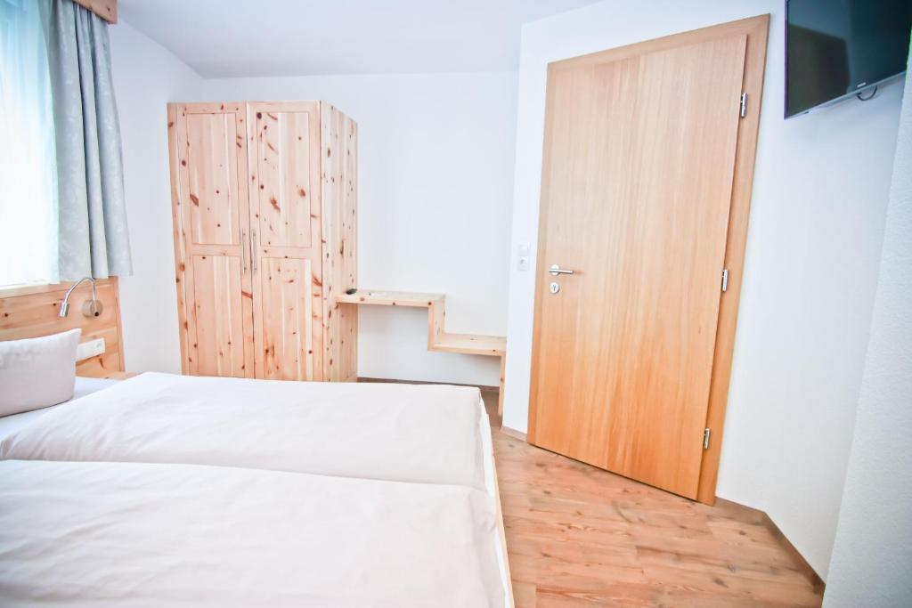 Postel nebo postele na pokoji v ubytování Pension Fuchs