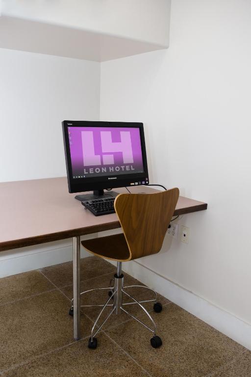 TV a/nebo společenská místnost v ubytování Leon Hotel LES
