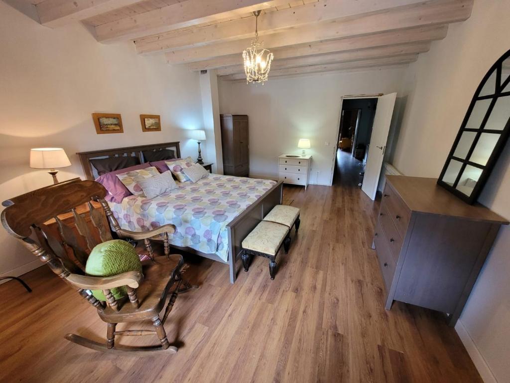 a bedroom with a bed and a chair and a desk at LA CARABA 