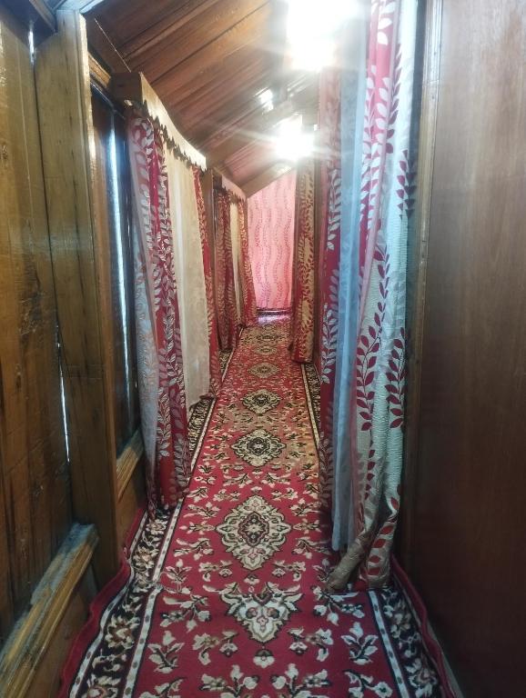 Fotografie z fotogalerie ubytování Pana 4 Boat House v destinaci Šrínagar