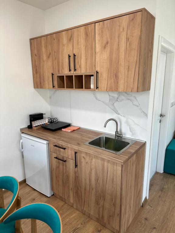 Kuchyň nebo kuchyňský kout v ubytování Apartmani BMD