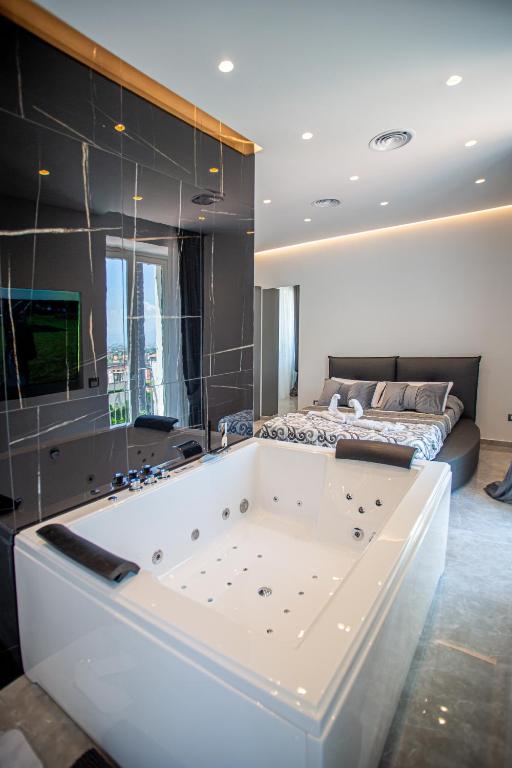 Forever Luxury Rooms - Suite Met Kingsize Bed En Spabad