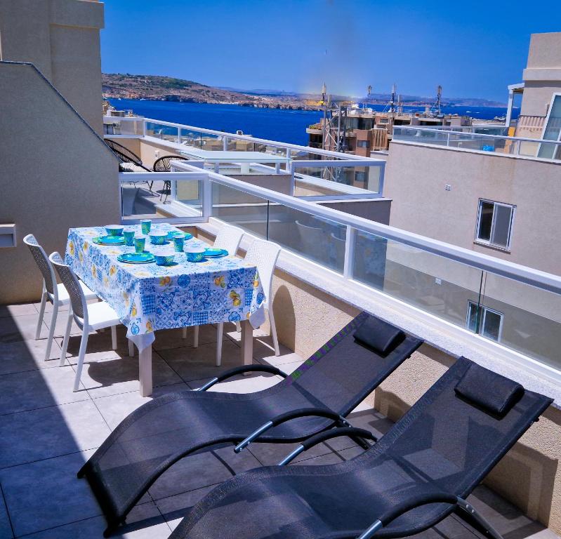 Μπαλκόνι ή βεράντα στο Sea View New Penthouse Terrace & Garage Parking