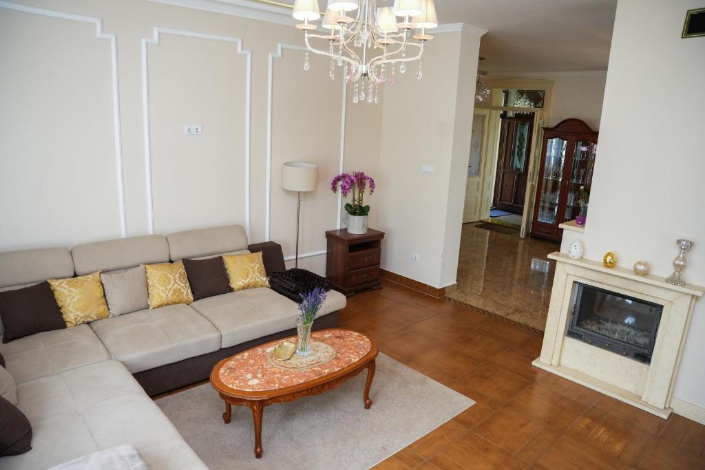 Posezení v ubytování Várkert Deluxe Apartmanház