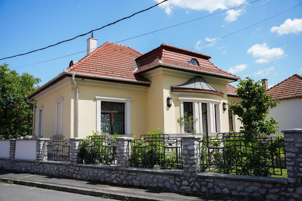 Budova, kde se vila nachází