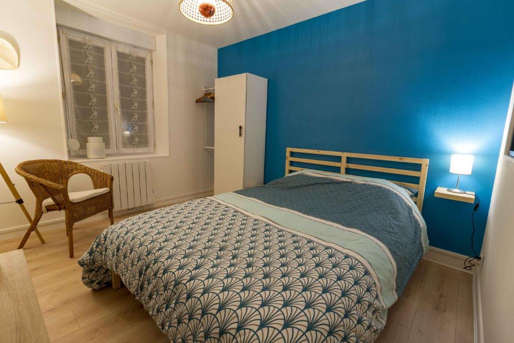 Кровать или кровати в номере Le petit Studio proche gare