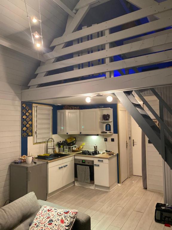 Kuchyňa alebo kuchynka v ubytovaní Le chalet Normand