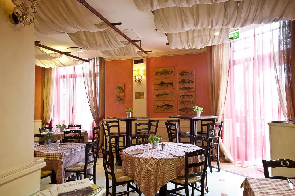 Restaurace v ubytování Hotel Continental Genova