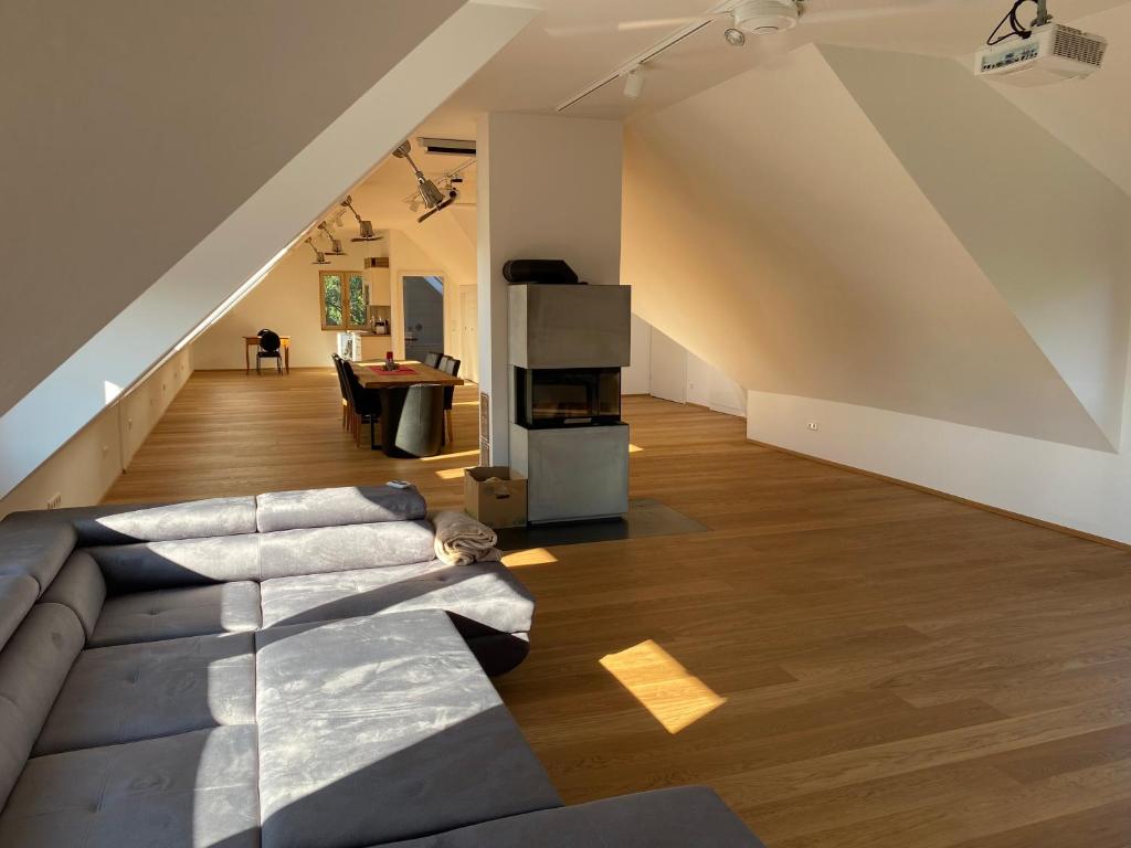 a living room with a couch and a table at Salzburg-Loft im Stadtteil Leopoldskron-Moos 120qm mit Balkon & Untersbergblick in Salzburg