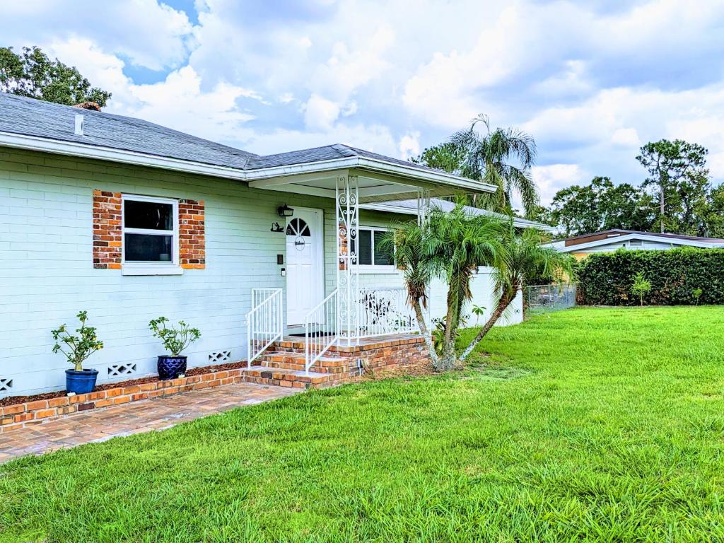 Escape the City: Finding Tranquility in a Retreat House?