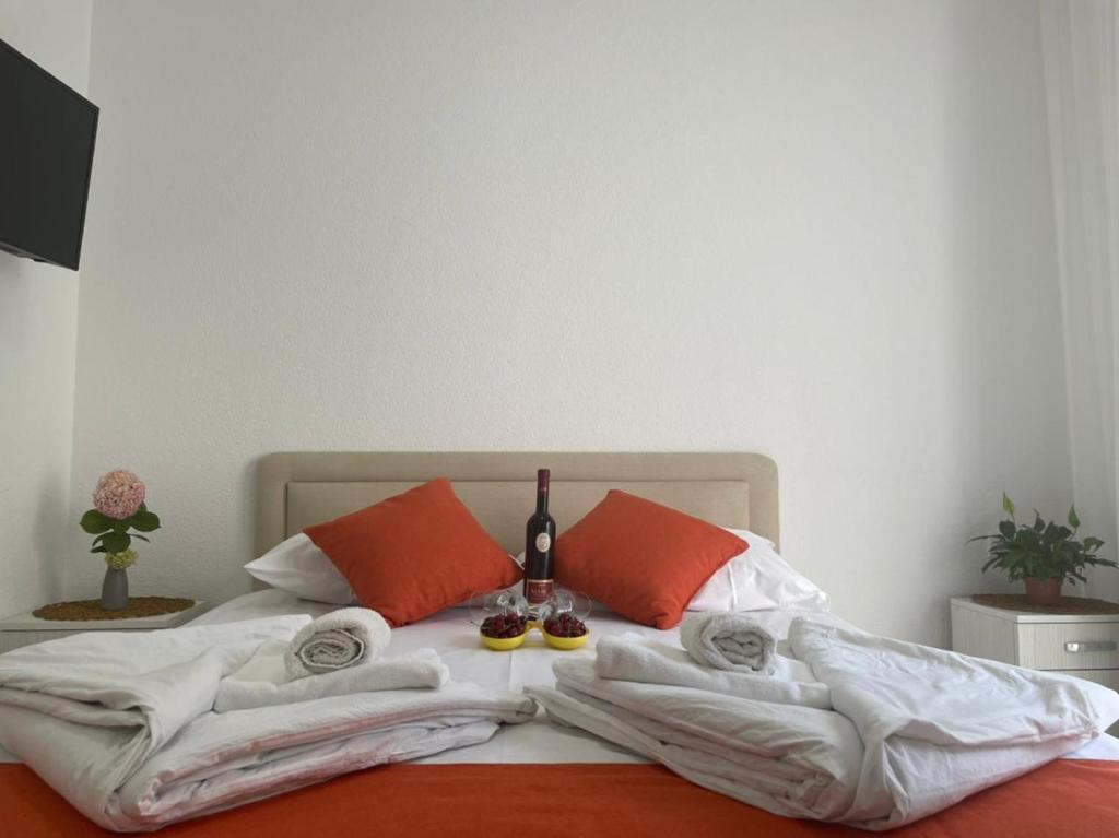 Postel nebo postele na pokoji v ubytování Jelić apartmani