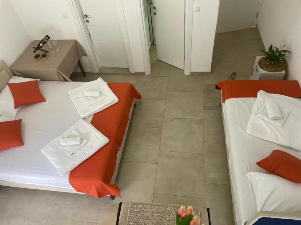 Postel nebo postele na pokoji v ubytování Jelić apartmani