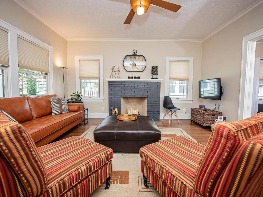 a living room with a couch and a fireplace at The Cherry St House/Great amenities/near MSU in Springfield