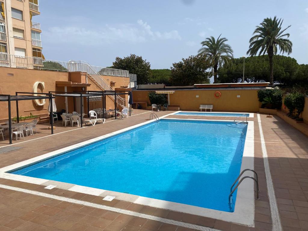 a large swimming pool on top of a building at Apartamento frente al mar con piscina in Malgrat de Mar