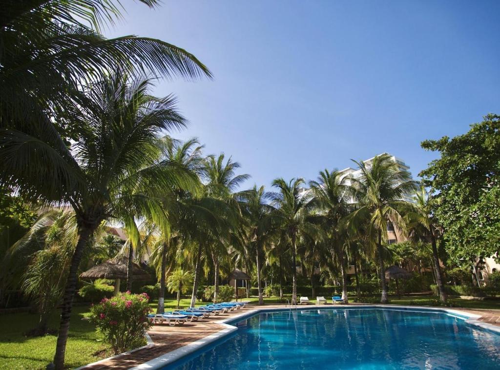 Loft with pool – a few steps from the beach!