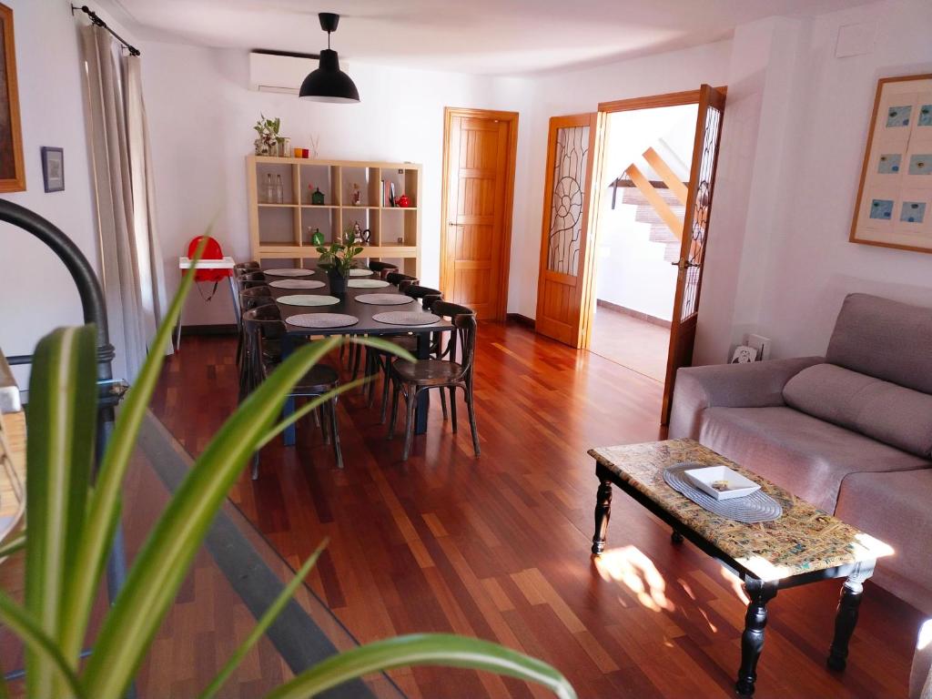 Posezení v ubytování Preciosa casa grande con patio en Sevilla 8PAX