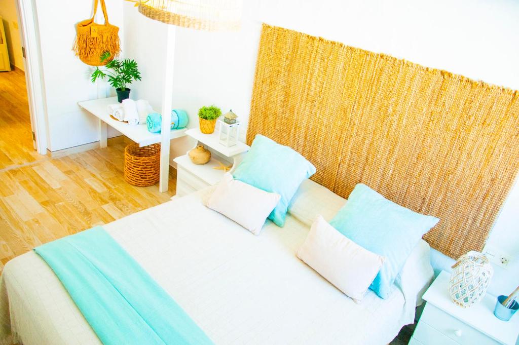 Postel nebo postele na pokoji v ubytování Vibesol Pool Heated House