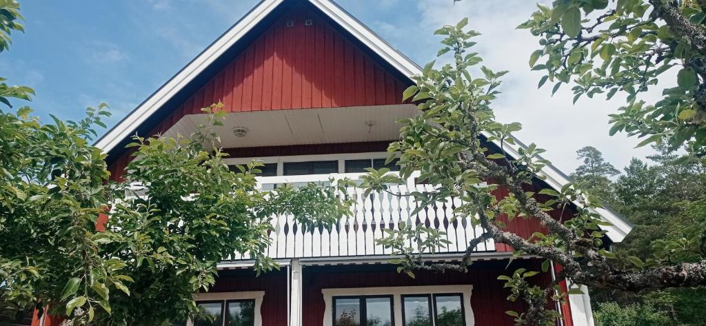 Big GardenVilla - Housity