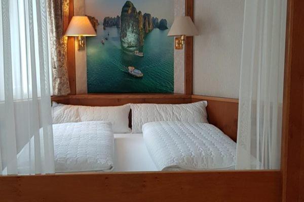 Postel nebo postele na pokoji v ubytování Hotel Hanoi