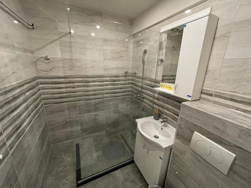 Koupelna v ubytování Bora Apartmani - FREE PARKING - CITY CENTER