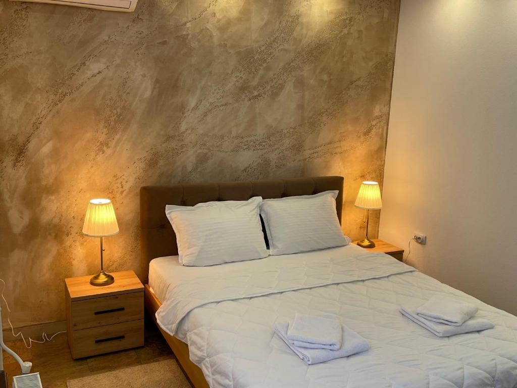 Postel nebo postele na pokoji v ubytování Bora Apartmani - FREE PARKING - CITY CENTER