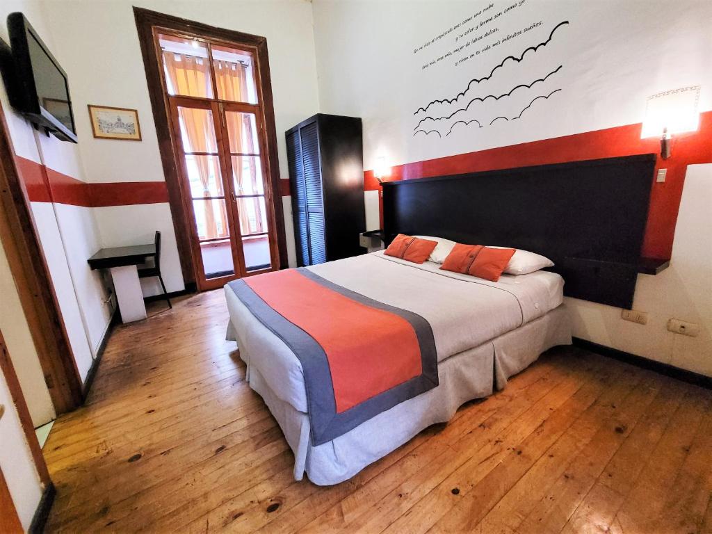 Postel nebo postele na pokoji v ubytování Maki Hostels & Suites Valparaiso