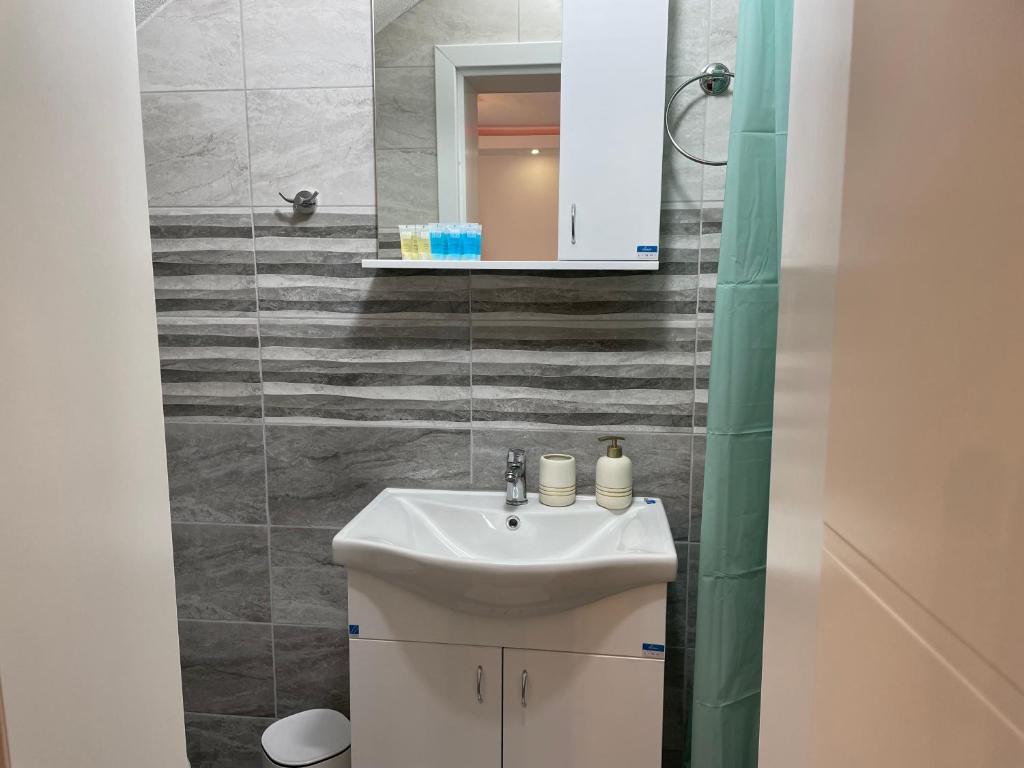 Koupelna v ubytování Bora Apartmani - FREE PARKING - CITY CENTER