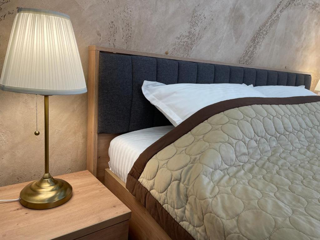 Postel nebo postele na pokoji v ubytování Bora Apartmani - FREE PARKING - CITY CENTER