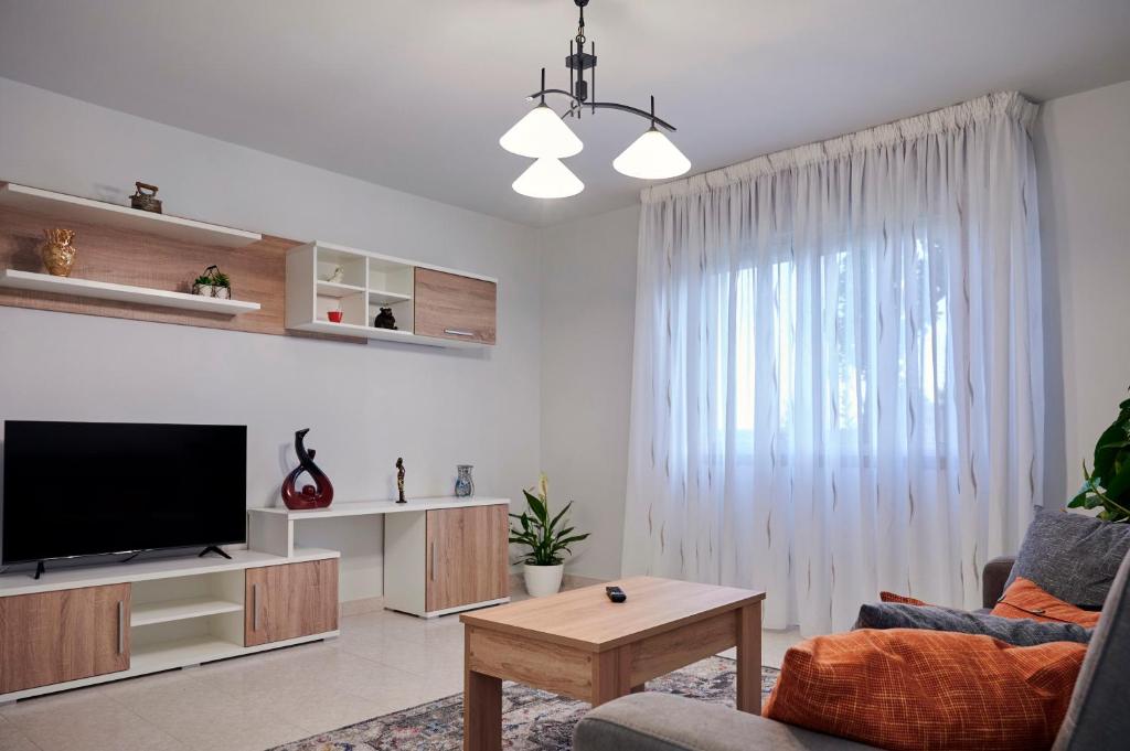 Televízia a/alebo spoločenská miestnosť v ubytovaní Casa Costal