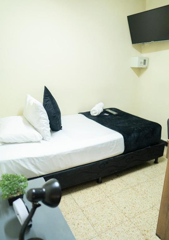 TV a/nebo společenská místnost v ubytování Buntes House-Casa Hotel Laureles-Estadio