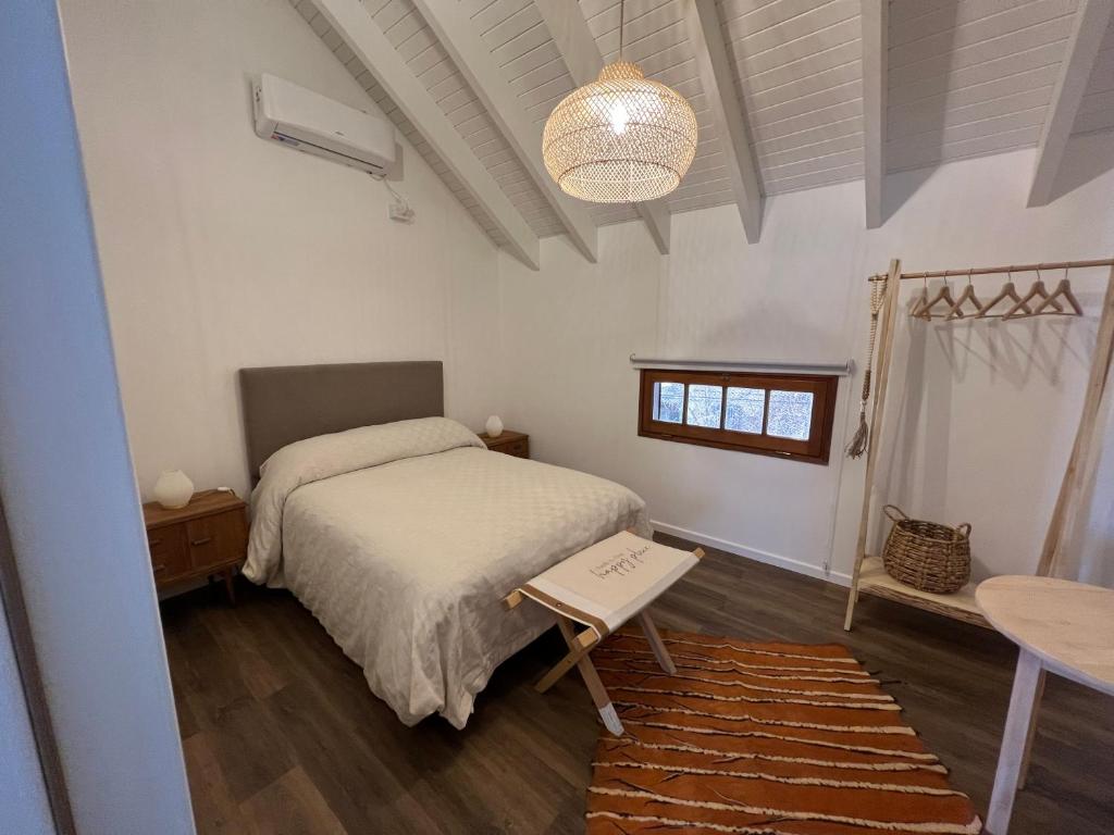 Postel nebo postele na pokoji v ubytování Oeste suites